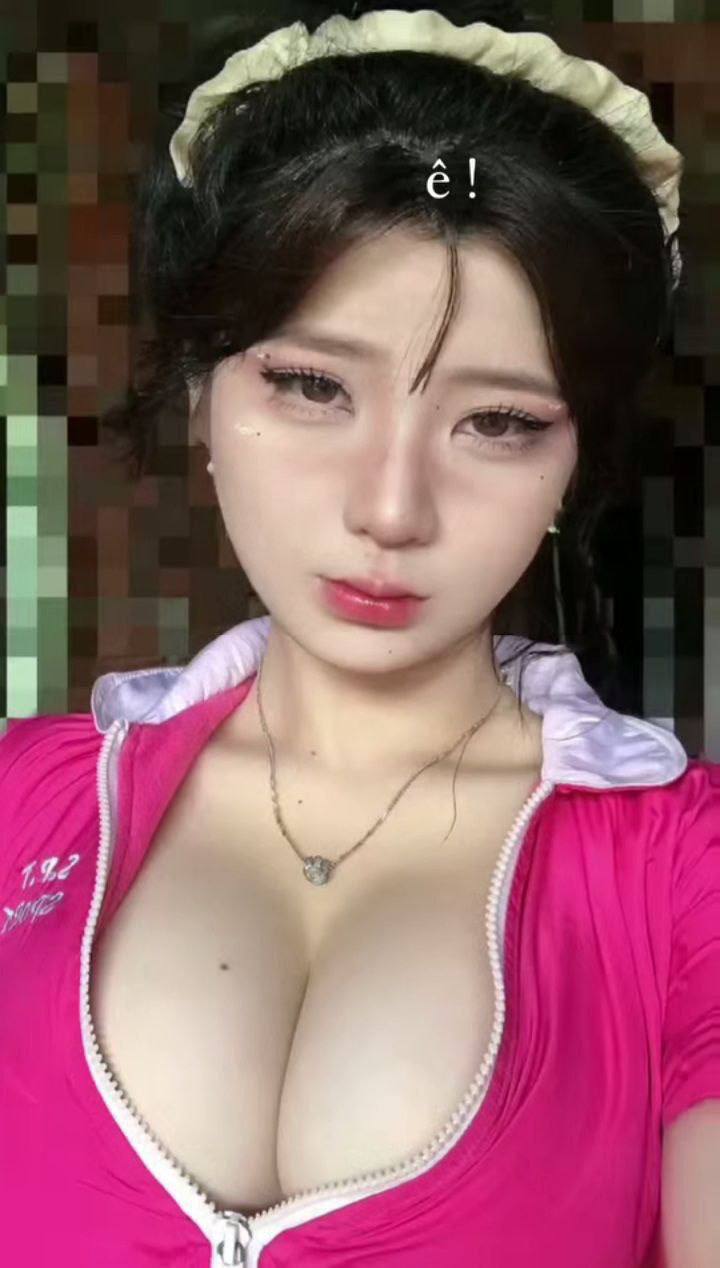 Những bức ảnh riêng tư mới nhất của Gatita, người dẫn chương trình thể thao điện tử nổi tiếng trên Internet, đã bị rò rỉ